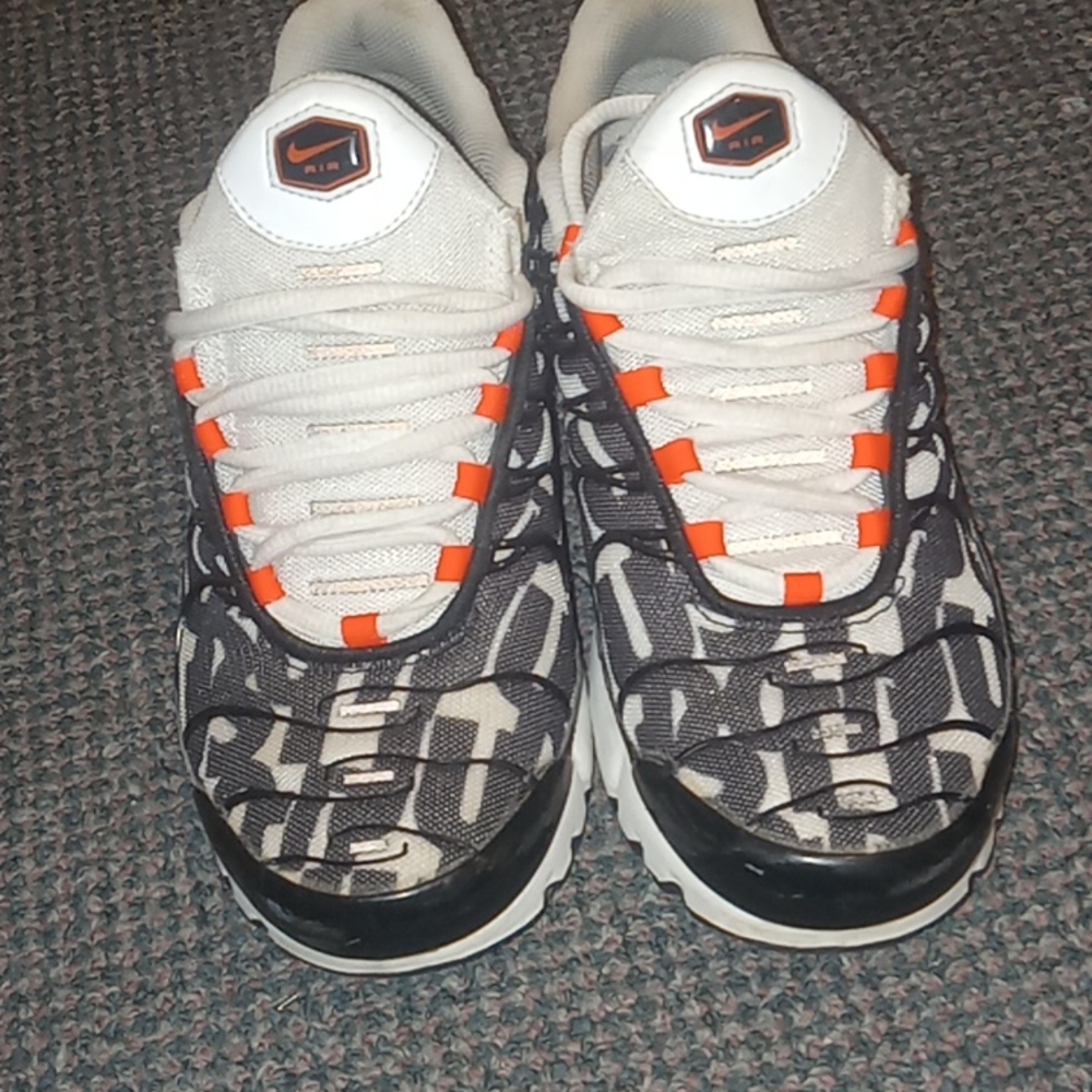 Nike Shoes - Picture 4 of 16